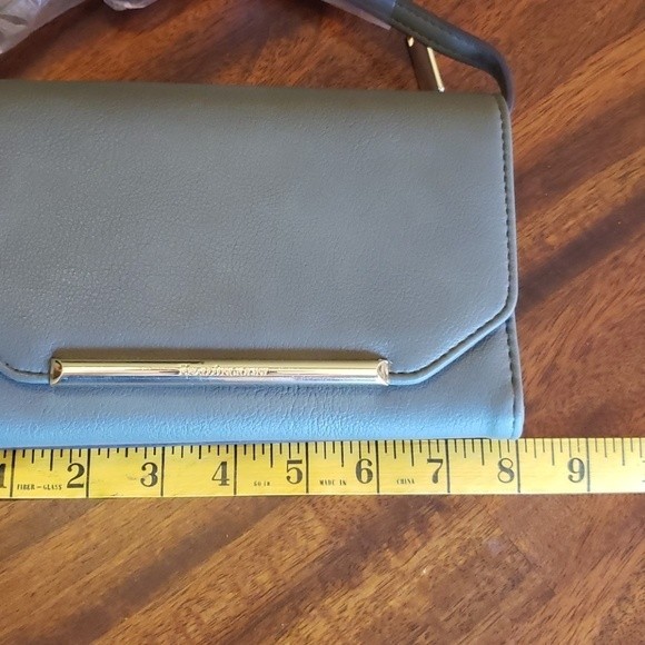 NWT Enzo Angiolini soft Green crossbody wallet purse With Gold Details - Picture 9 of 10